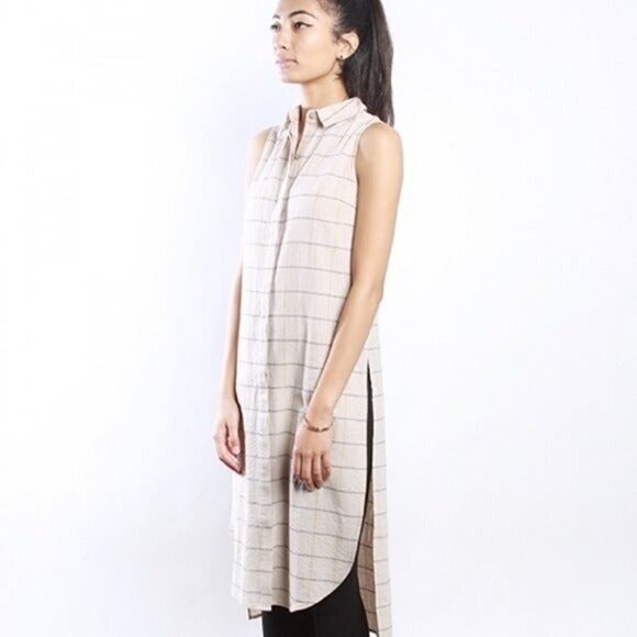 NWT Mod ref Long Tunic Top with Side Slits - Picture 3 of 3